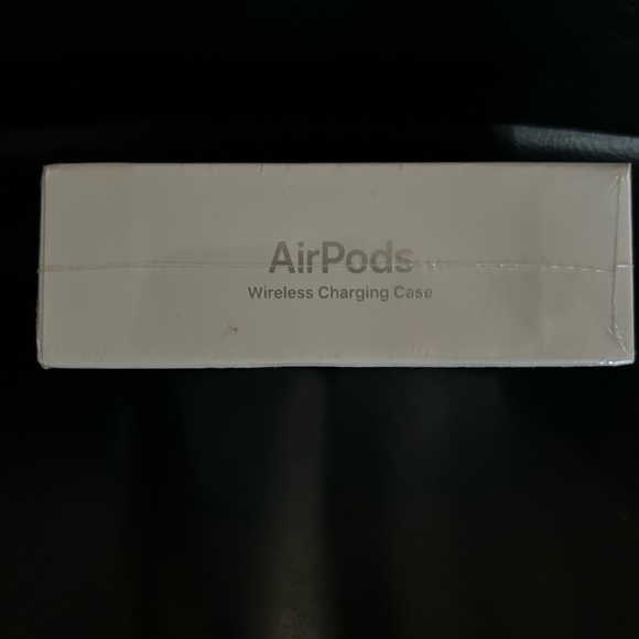 AirPods Wireless 🛜 Charging Case 🍎 - Picture 4 of 10